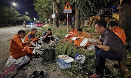 Ng&#224;nh điện n&#243;i g&#236; về suất cơm b&#236;nh d&#226;n đắt đỏ sau b&#227;o x&#244;n xao dư luận