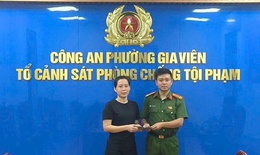 Nhờ công an tìm giúp, người phụ nữ Hải Phòng nhận lại 50 triệu đồng đánh rơi trên đường