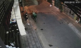 Điều tra vụ cô gái bị người mặc áo xe ôm công nghệ cướp giật điện thoại ở Hà Nội