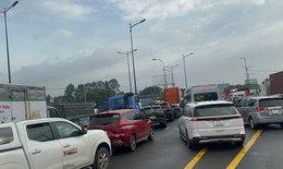 Kẹt xe nghiêm trọng tại khu vực Suối Tiên trong ngày đầu nghỉ lễ 2/9