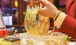 Gi&#225; v&#224;ng h&#244;m nay ng&#224;y 30/8 tăng v&#249;n vụt l&#234;n đỉnh cao mới