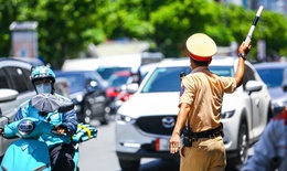 Vượt vạch rồi mới dừng khi đ&#232;n đỏ: Nhiều người bất ngờ với lỗi vi phạm