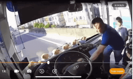 T&#224;i xế chặn đầu, r&#250;t ch&#236;a kh&#243;a xe kh&#225;ch c&#243; thể bị truy cứu tr&#225;ch nhiệm h&#236;nh sự