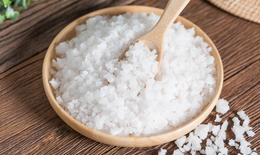 Mẹo cắt giảm lượng muối ăn h&#224;ng ng&#224;y gi&#250;p giảm h&#224;ng loạt vấn đề về sức khỏe