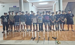 22 học sinh đem theo hung kh&#237;, lạng l&#225;ch, đuổi đ&#225;nh nhau g&#226;y n&#225;o loạn đường phố