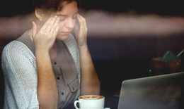 5 thói quen vô tình làm tăng cortisol gây căng thẳng, mệt mỏi cần tránh