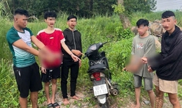 Dàn cảnh hỏi đường, nhóm côn đồ cướp xe trong tích tắc