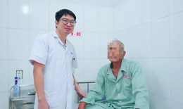 Người đàn ông bất ngờ tim ngừng đập khi đang chờ chạy thận