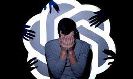 Bị rối loạn t&#226;m thần v&#236; ăn theo gợi &#253; của ChatGPT