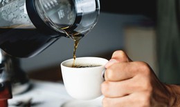 C&#243; n&#234;n uống c&#224; ph&#234; trong những ng&#224;y nắng n&#243;ng?