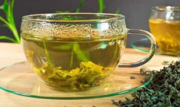 6 nhóm người nên tránh uống trà xanh