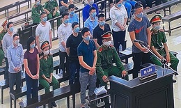 Ba người gi&#250;p nhập lậu gần 17.000 điện thoại di động, m&#225;y t&#237;nh nhận &#225;n t&#249;