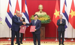 L&#227;nh đạo cấp cao hai nước Cuba v&#224; Việt Nam chứng kiến Lễ trao c&#225;c Văn kiện hợp t&#225;c
