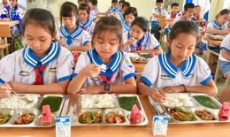 Bữa ăn học đường chờ một bộ luật riêng
