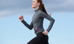 4 mẹo đi bộ nhanh gi&#250;p đốt ch&#225;y mỡ bụng nhiều hơn chạy bộ