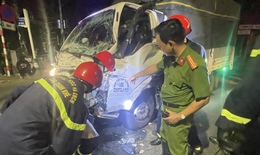 Giải cứu t&#224;i xế mắc kẹt trong cabin sau vụ tai nạn l&#250;c rạng s&#225;ng tại Đ&#224; Nẵng