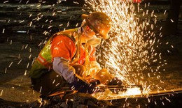 Bỏng mắt cần sơ cứu đ&#250;ng