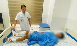 5 giờ nghẹt thở ‘cứu’ cẳng ch&#226;n gần đứt l&#236;a của nam sinh 15 tuổi