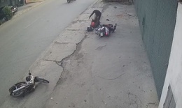 Phát hiện bạn gái đi cùng người khác, gã đàn ông cầm dao truy sát tình địch