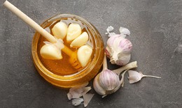 Tỏi ngâm mật ong uống có tác dụng gì?