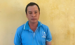 X&#226;m phạm mồ mả, t&#224;i xế l&#225;i m&#225;y x&#250;c bị khởi tố bắt giam