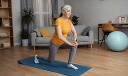 Chuỗi b&#224;i tập buổi s&#225;ng 8 ph&#250;t gi&#250;p tăng cường sức mạnh sau tuổi 50