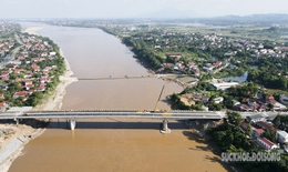 Cầu Phong Châu mới nối đôi bờ sông Hồng trước ngày khánh thành