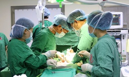 X&#250;c động mẹ hiến thận cứu con trai