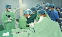 Người mẹ trẻ ở Bình Dương 'cầu xin' giữ lại bàn tay để được chăm con