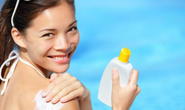 Sử dụng kem chống nắng SPF50+ mỗi ngày có cần bổ sung vitamin D không?