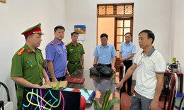 Bắt 2 người g&#226;y sức &#233;p với doanh nghiệp để chiếm đoạt tiền