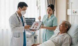 V&#236; sao người gi&#224; dễ mắc nhiễm nấm nội tạng nguy hiểm?