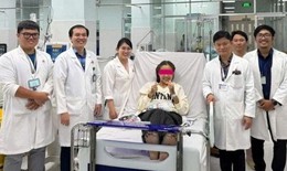 C&#244; g&#225;i trẻ ngừng tim li&#234;n tục v&#236; sử dụng thuốc l&#225; điện tử