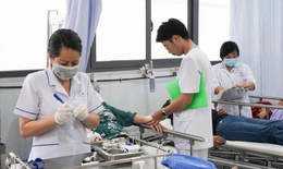 B&#233; g&#225;i 14 tuổi nguy kịch do ngộ độc methanol