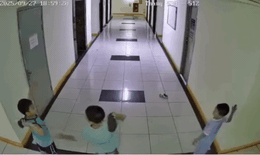 Vụ ném dép khiến 2 thang máy chung cư hỏng: Gia đình có phải chịu bồi thường thiệt hại?