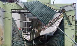 Thanh H&#243;a: Hơn 600 ng&#244;i nh&#224; tốc m&#225;i, sập, nhiều đoạn đ&#234; gặp sự cố do mưa b&#227;o