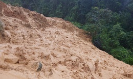 Sạt lở nghiêm trọng ở Lũng Cú làm 4 người trong một gia đình mất tích