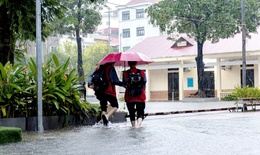 Gần 30 trường đại học tại Hà Nội chuyển học trực tuyến sau bão số 10