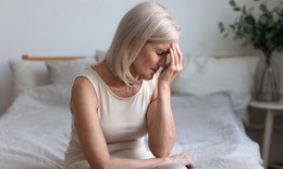Các giai đoạn và triệu chứng của mãn kinh