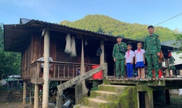 C&#244;, tr&#242; ở v&#249;ng bi&#234;n giới, hải đảo Quảng Trị v&#224;o năm học mới