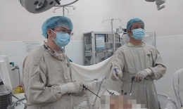 Phẫu thuật nội soi giúp cô gái 21 tuổi thoát khối u buồng trứng, bảo tồn được chức năng sinh sản
