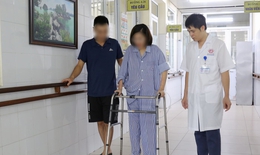 Nỗ lực cứu sống cô gái nhảy cầu Bãi Cháy
