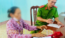 Hi hữu người phụ nữ mang 120 triệu đến c&#244;ng an x&#227; nhờ chuyển cho &#39;c&#244;ng an rởm&#39;