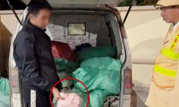 Chặn đứng gần 1 tấn chân gà bốc mùi hôi tanh đang trên đường vào nội thành dịp Tết