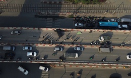 Nữ tài xế buồn ngủ, đạp nhầm chân ga gây tai nạn trên cầu vượt Vọng, một người tử vong