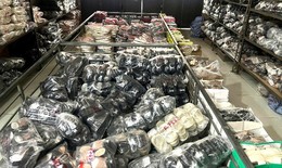 Kiểm tra đột xuất phát hiện hơn 21.300 đôi giày, dép không rõ nguồn gốc