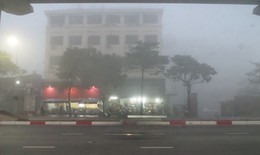 Sương mù bao phủ dài ngày ở miền Bắc, cảnh báo thời tiết nguy hiểm trên biển