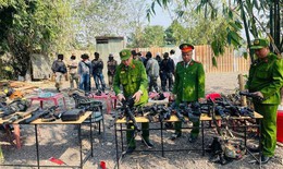 Mang súng bắn đạn nhựa chơi đánh trận giả, 23 thanh niên bị công an xử lý