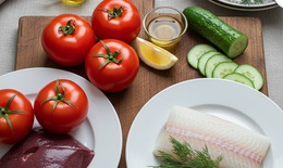 3 thực phẩm nên lưu ý khi dùng chung với cà chua