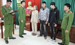 Bắt nhóm người bán 2 bé gái cho quán karaoke, ép gia đình nộp tiền chuộc